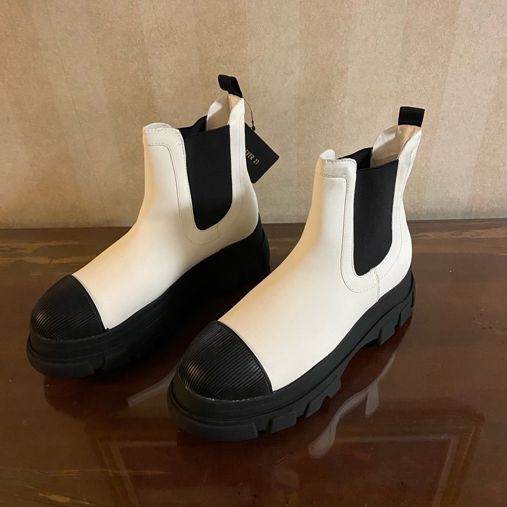🥾 Boots 🥾 - Picture 4 of 7